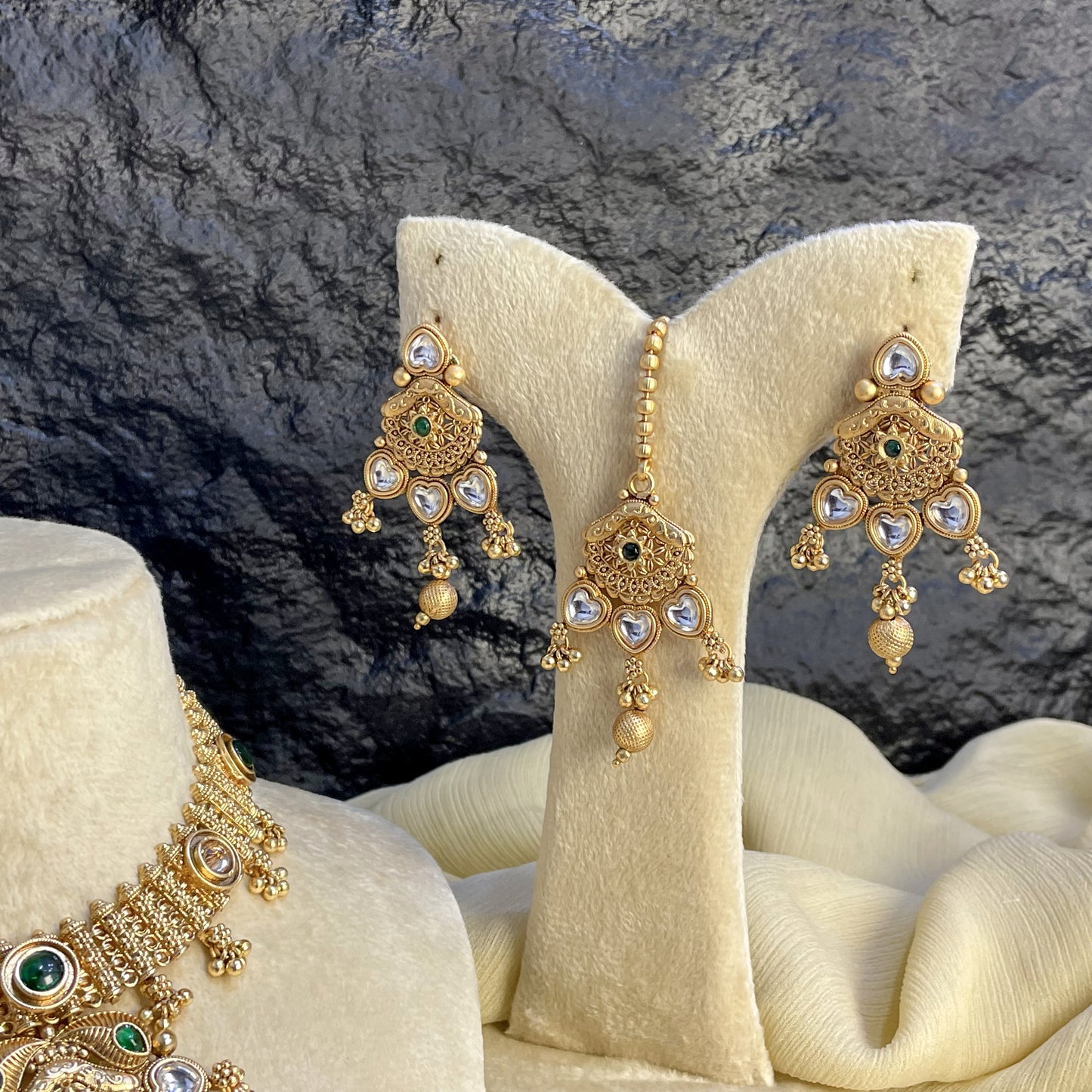 RAJWARI HEART MOTIF KUNDAN NECKLACE SET
