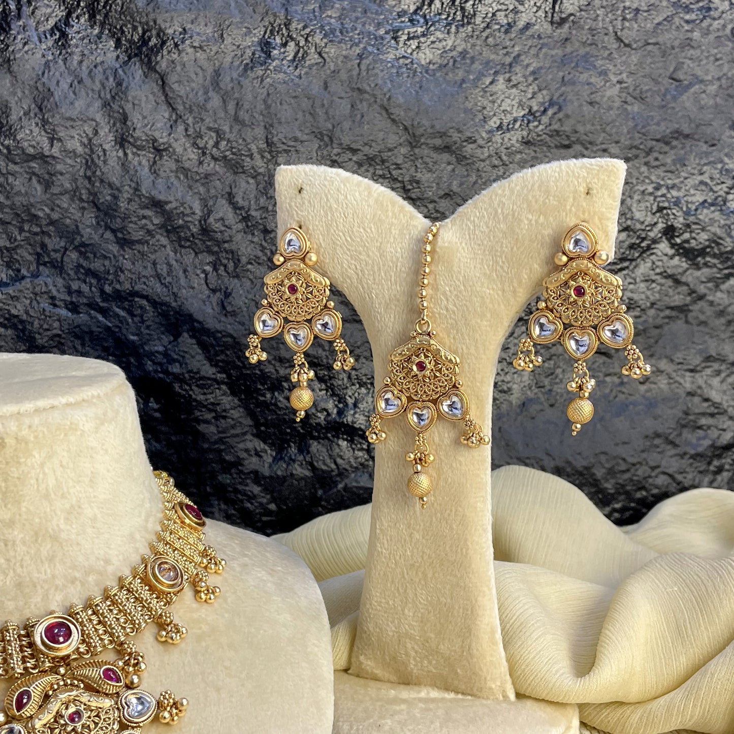 RAJWARI HEART MOTIF KUNDAN NECKLACE SET