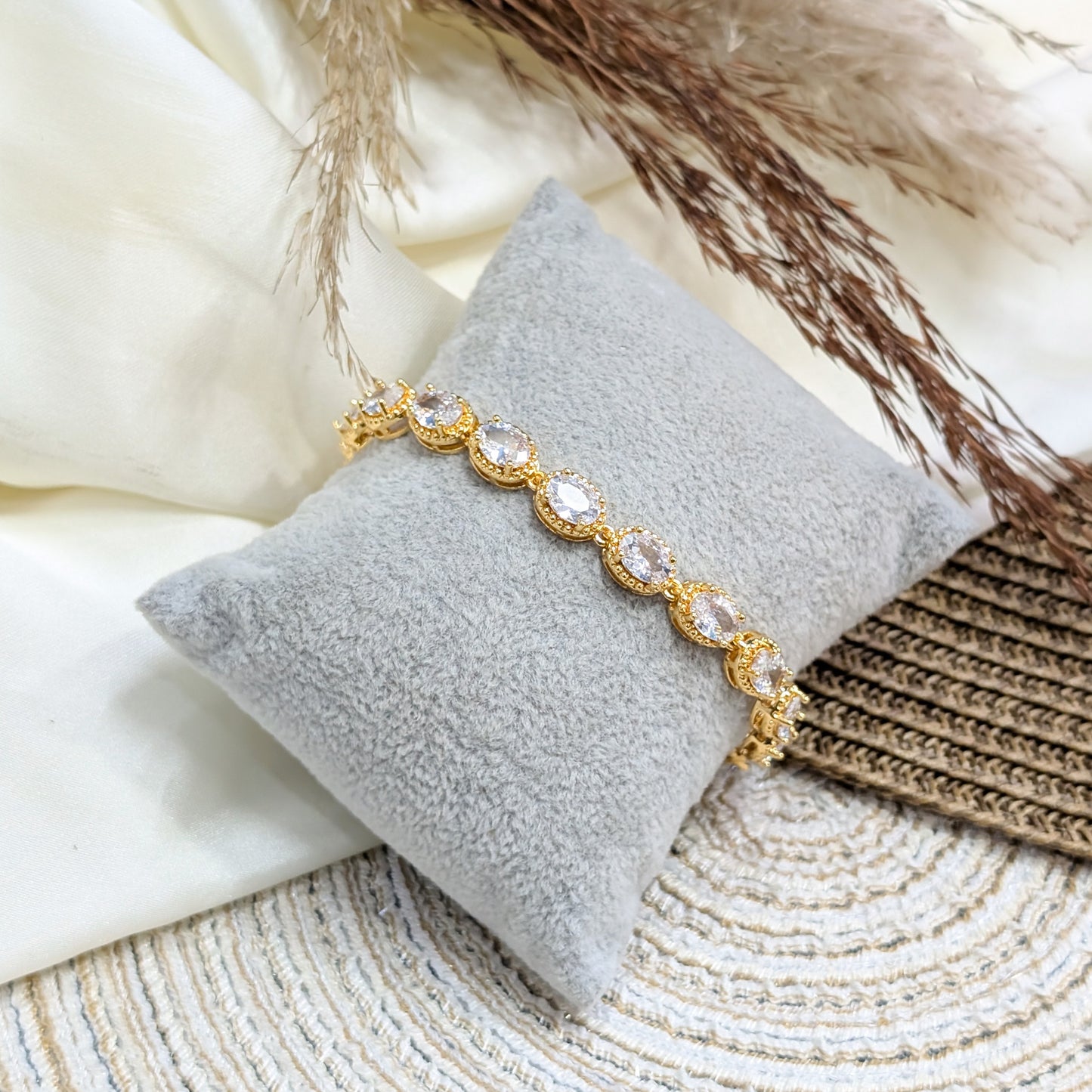 VINTAGE-OVAL-GOLD-ZIRCON-BRACELET