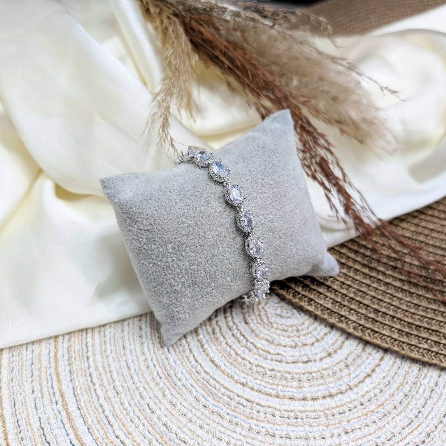 CELESTIAL-OVAL-SILVER-ZIRCON-BRACELET