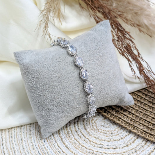 CELESTIAL-OVAL-SILVER-ZIRCON-BRACELET