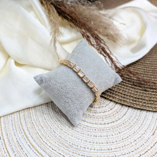 GOLDEN-STREAK-BAGUETTE-ZIRCON-BRACELET