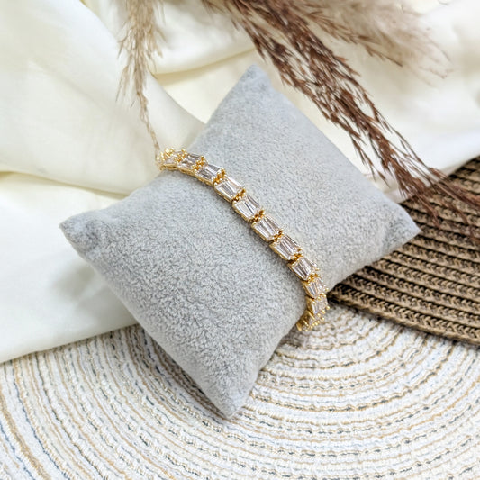 GOLDEN-STREAK-BAGUETTE-ZIRCON-BRACELET