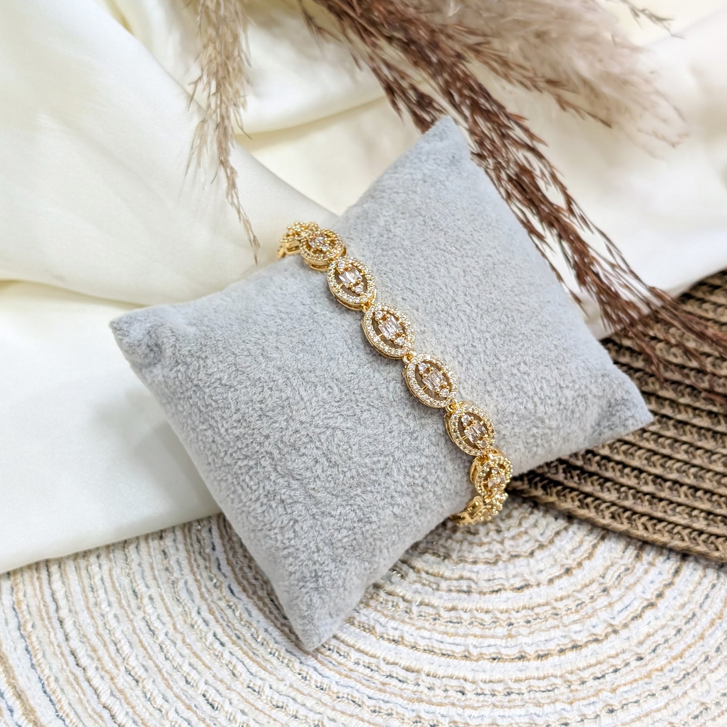 MAJESTIC-HALO-GOLD-ZIRCON-BRACELET