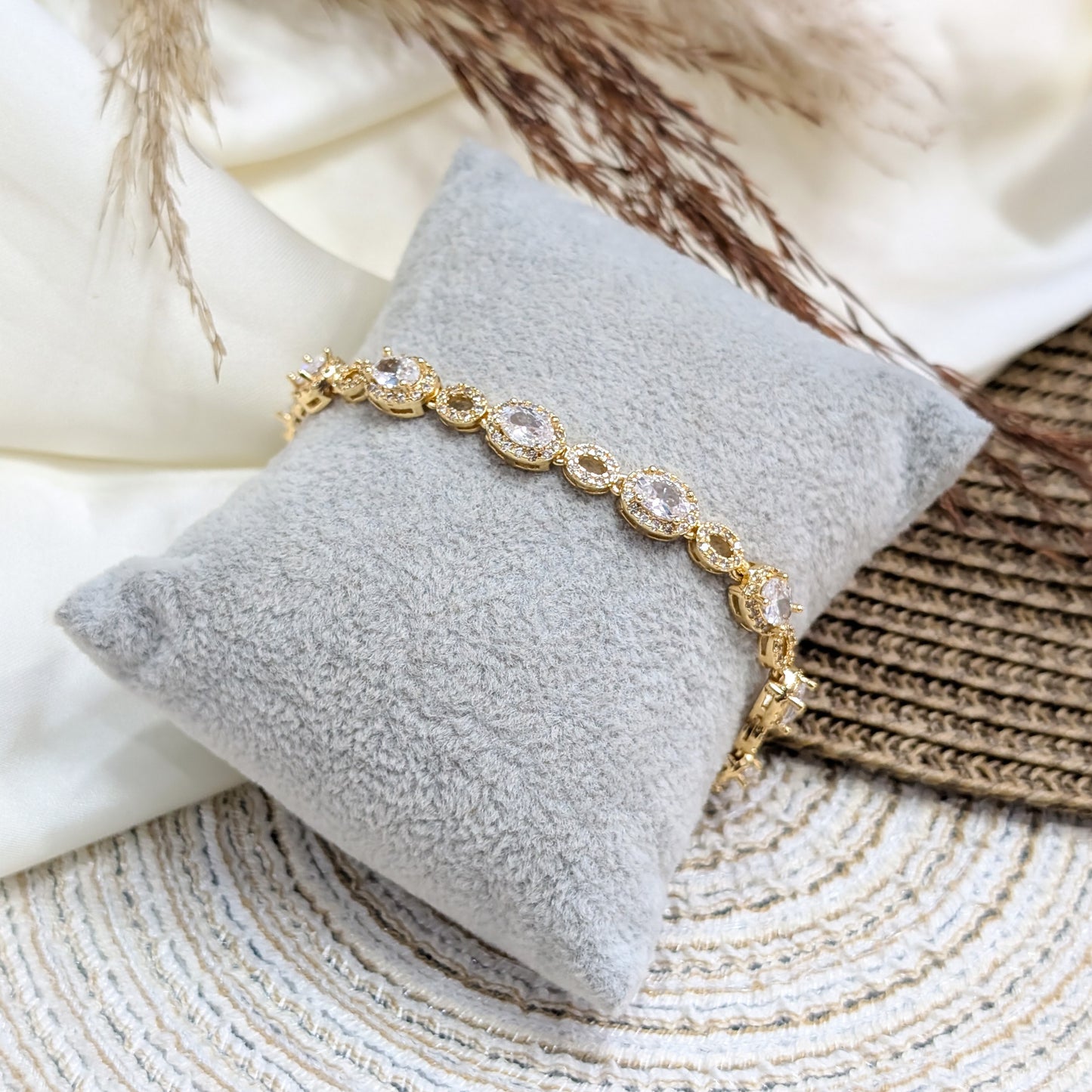 GOLDEN-HALO-OVAL-ZIRCON-BRACELET