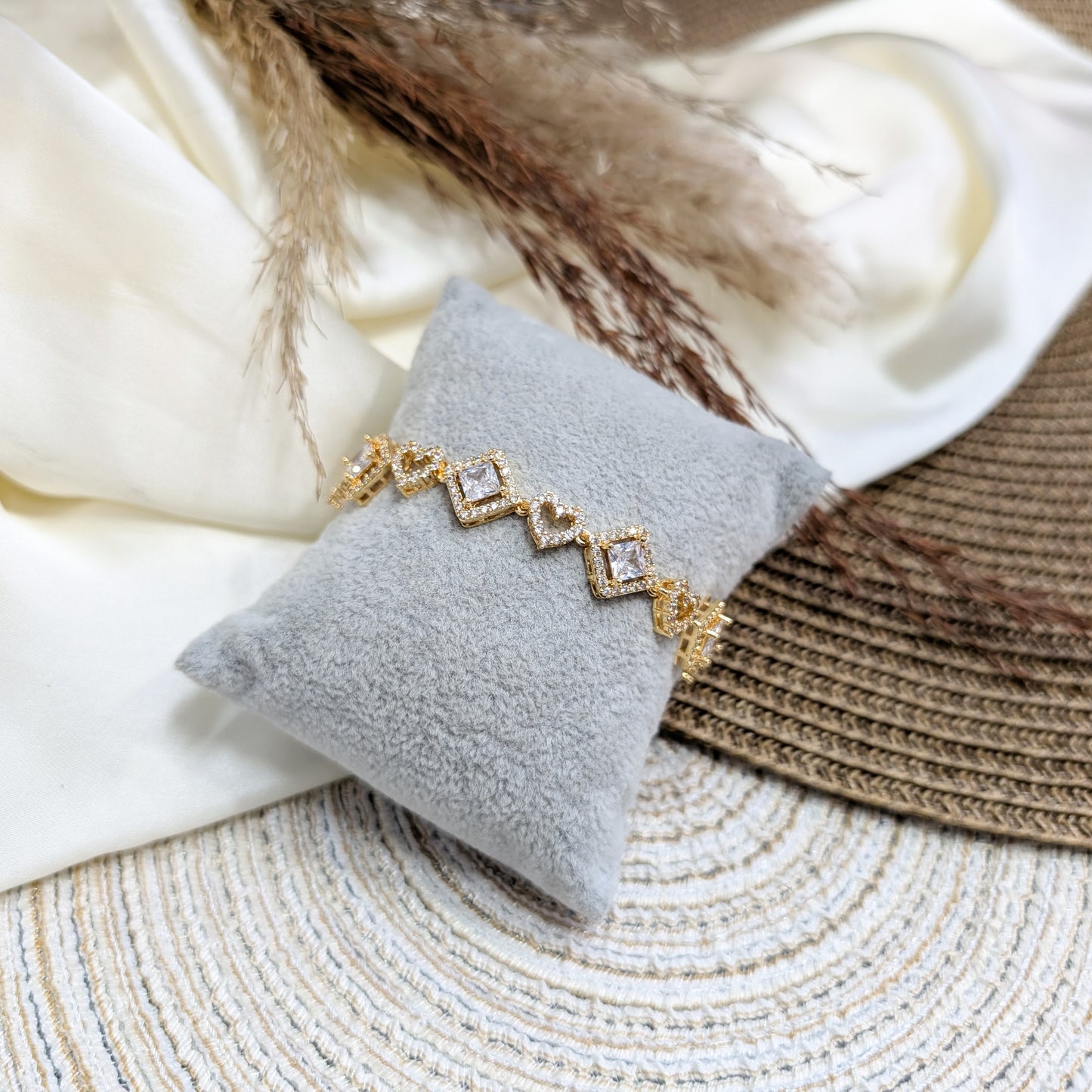 GOLDEN-ROMANCE-HEART-ZIRCON-BRACELET