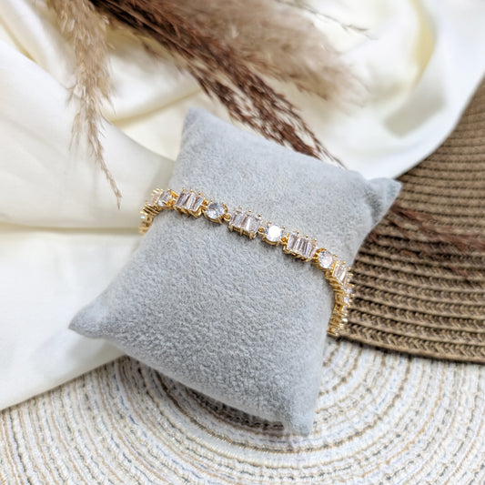 RADIANT-STREAK-GOLD-ZIRCON-BRACELET