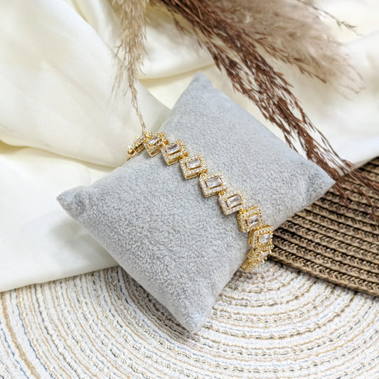 MAJESTIC-EMERALD-CUT-ZIRCON-BRACELET