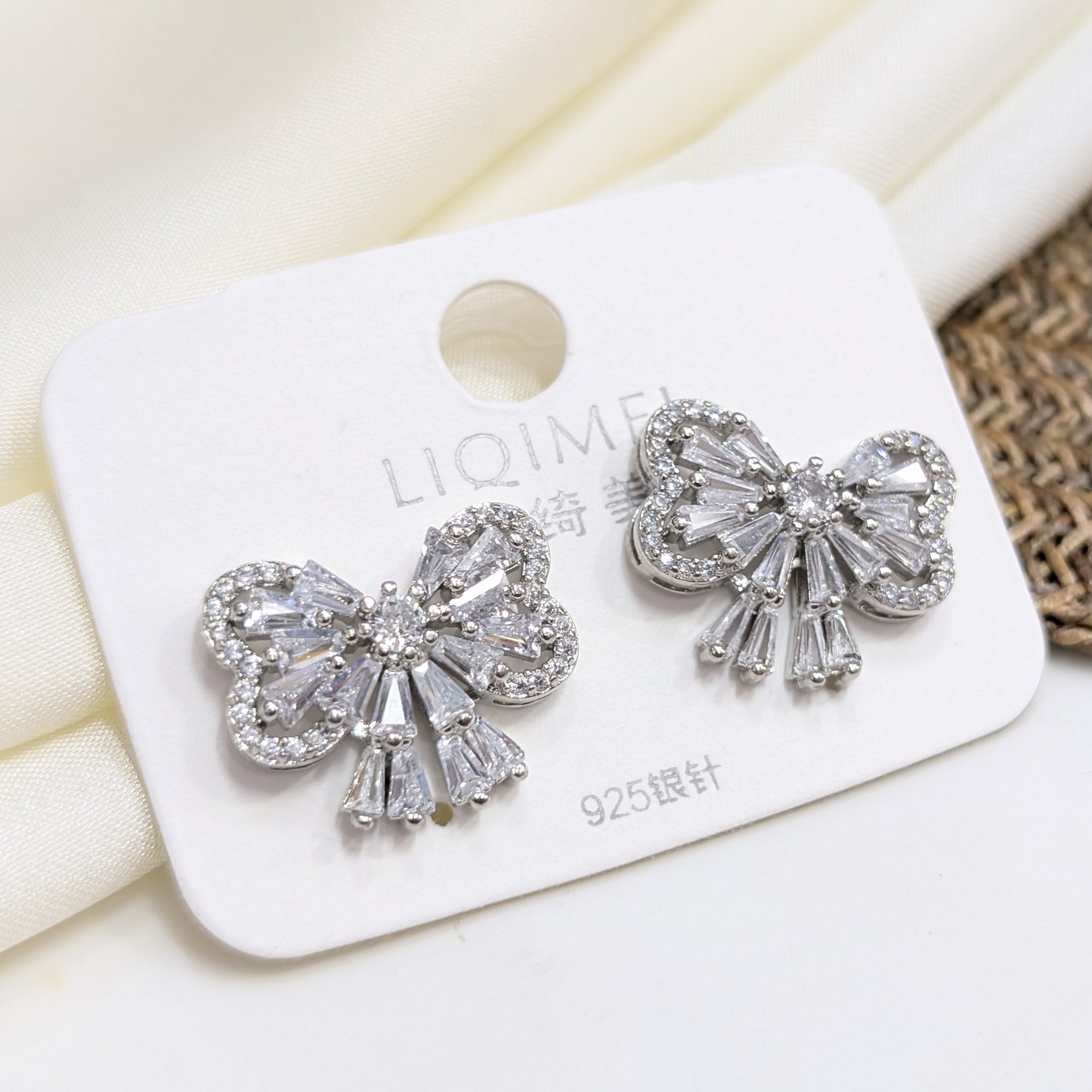 CRYSTAL BAGUETTE EARRINGS