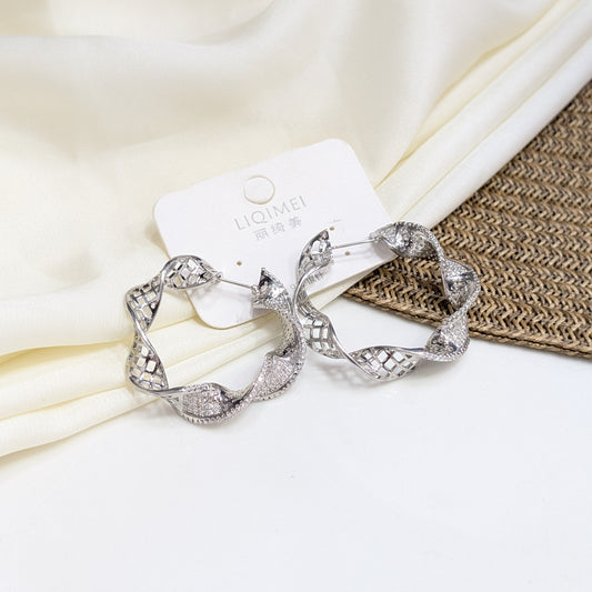 CRYSTAL TWIST LATTICE EARRINGS