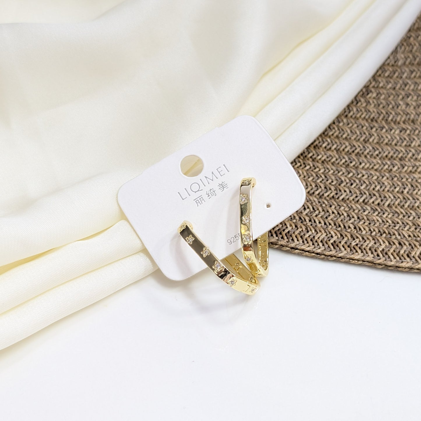 STAR ETCHED GOLDEN EARRINGS