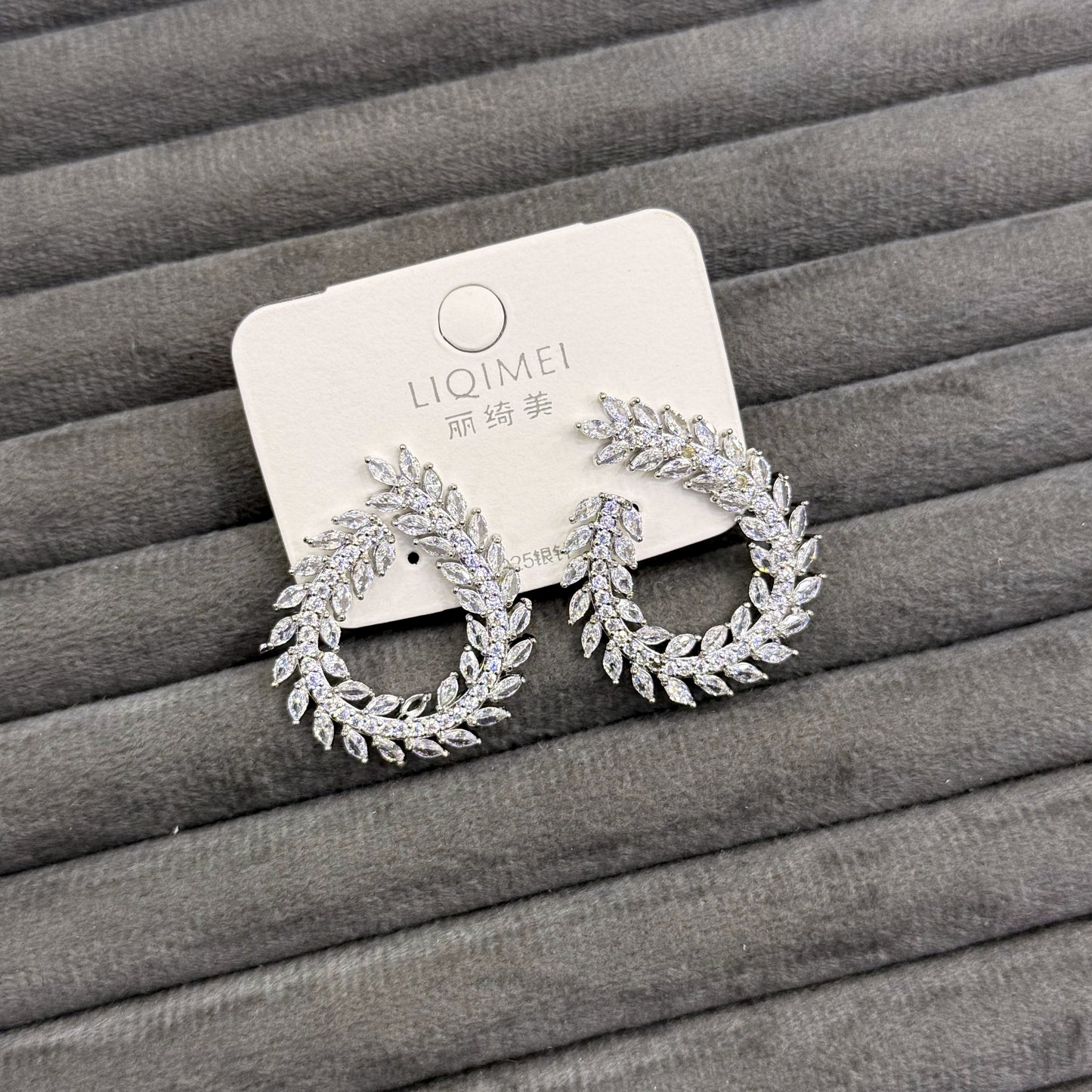 CRYSTAL LAUREL EARRINGS