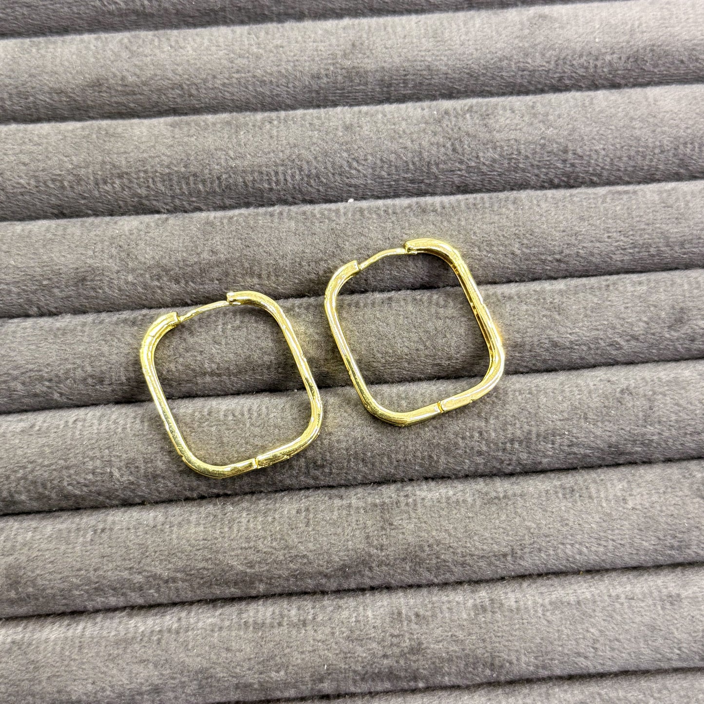 STAR ETCHED GOLDEN EARRINGS