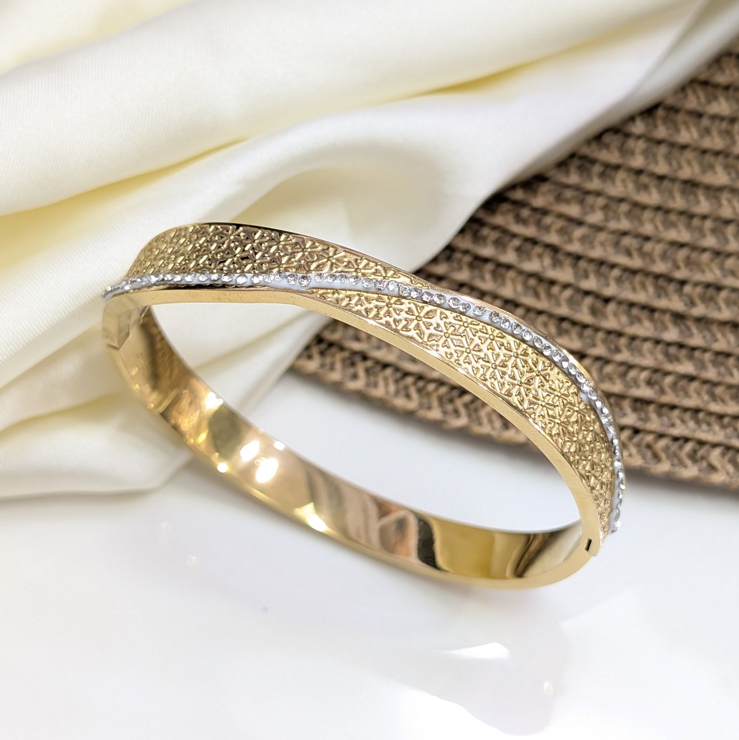 Starlight Wave Handcuff