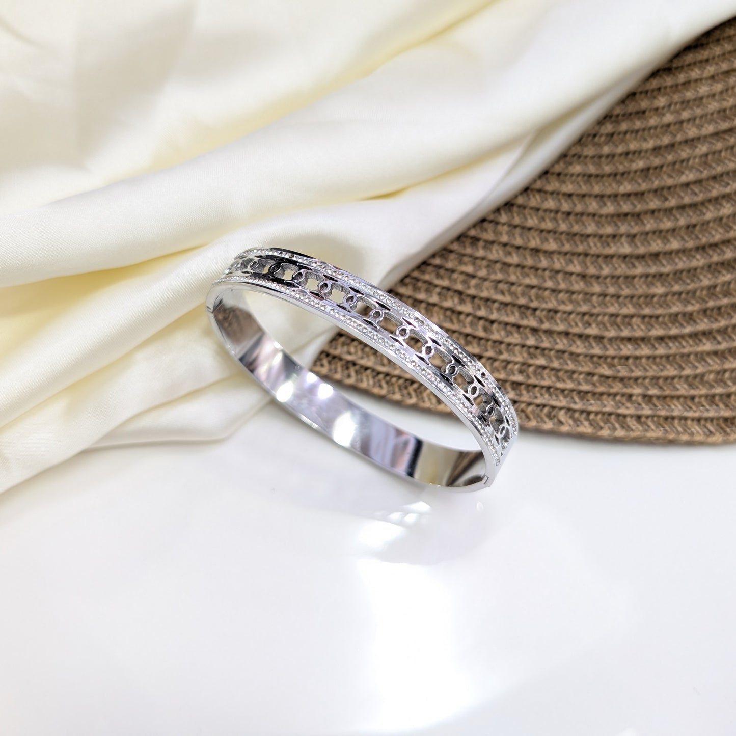 Sparkle Chain Handcuff