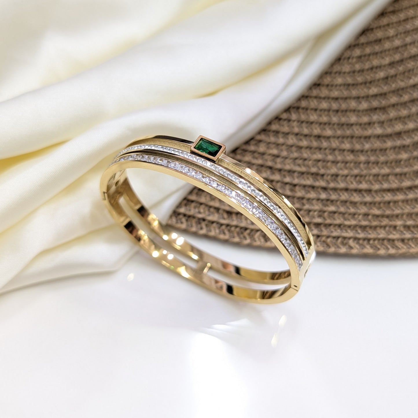 Emerald Stream Handcuff