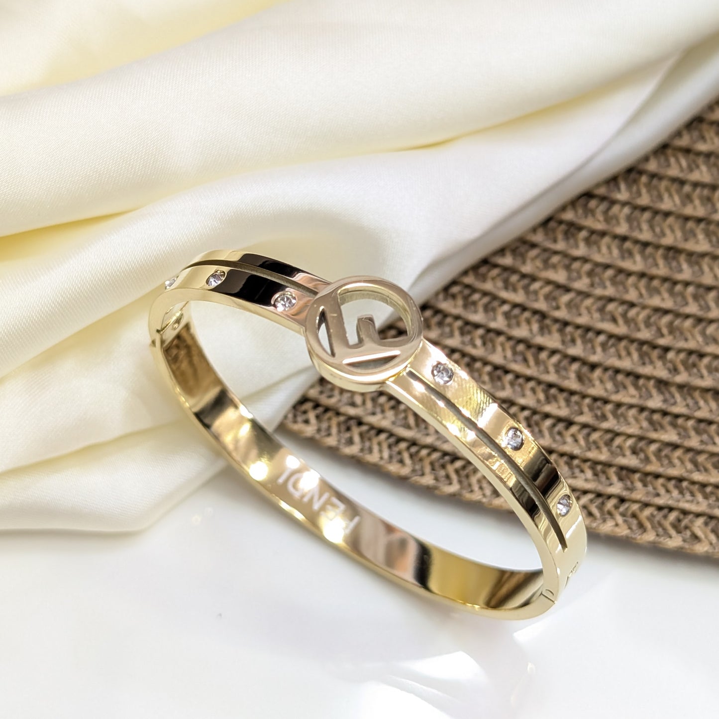 Glimmer Loop Handcuff