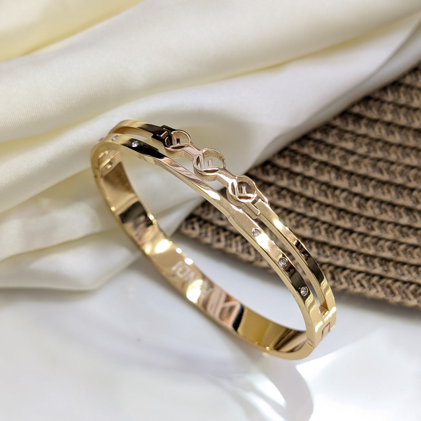 Three Ring Handcuff