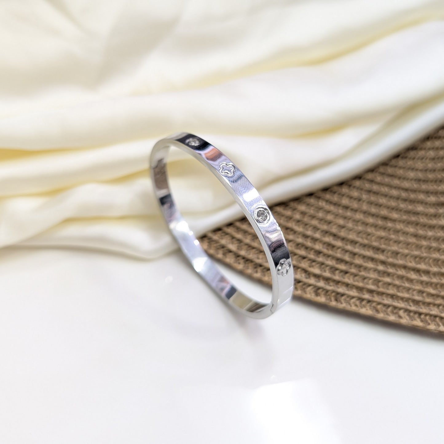 Silver Clover Handcuff