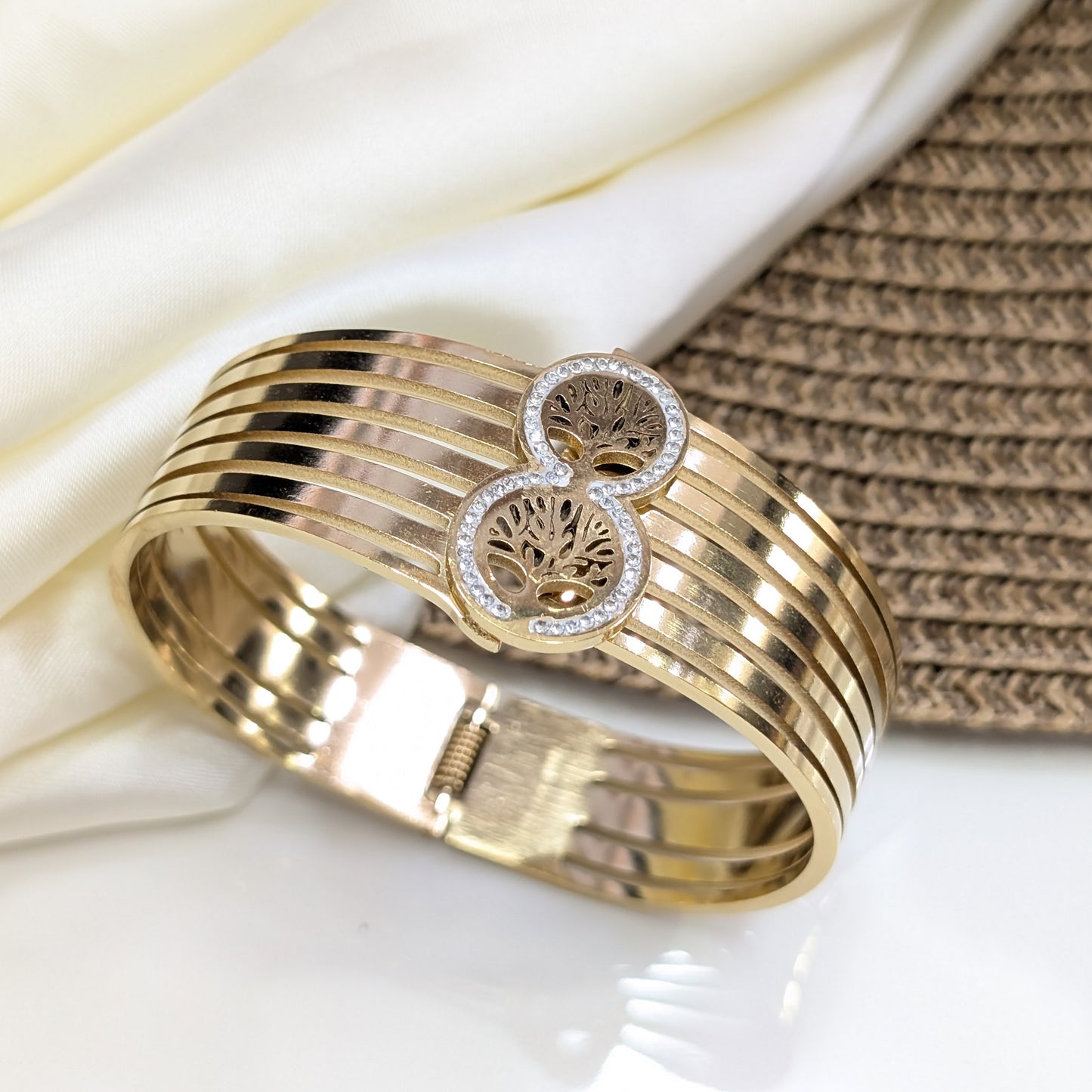 Tree Symbol  Handcuff