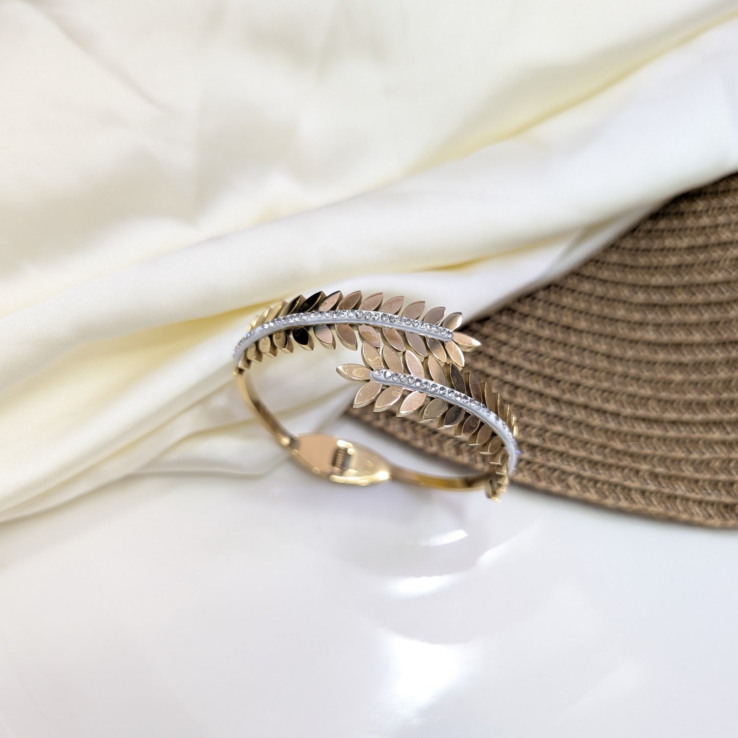 Leaf Wrap Handcuff