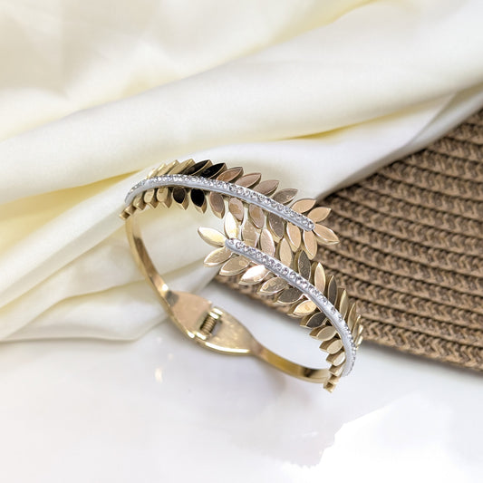 Leaf Wrap Handcuff