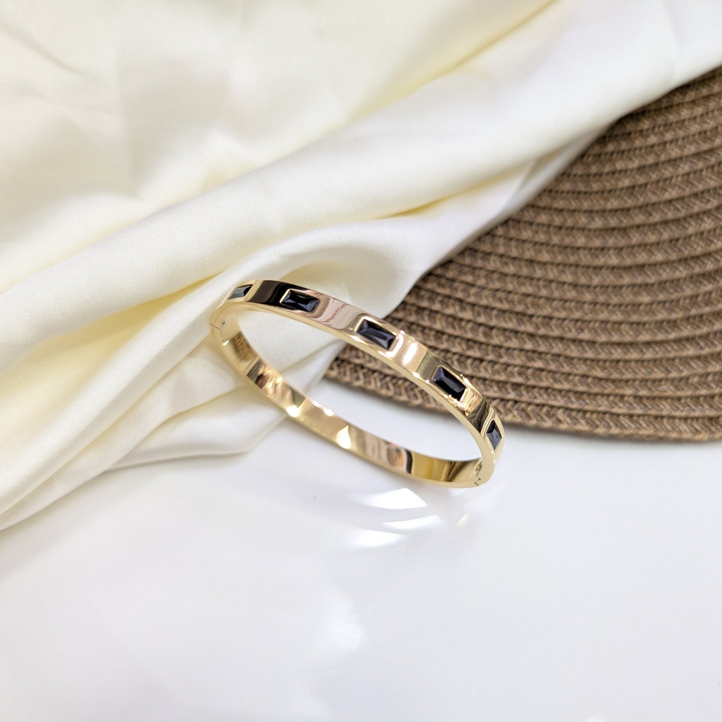 Sleek Lock Handcuff