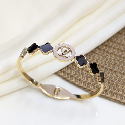 QUARTZ HANDCUFFS
