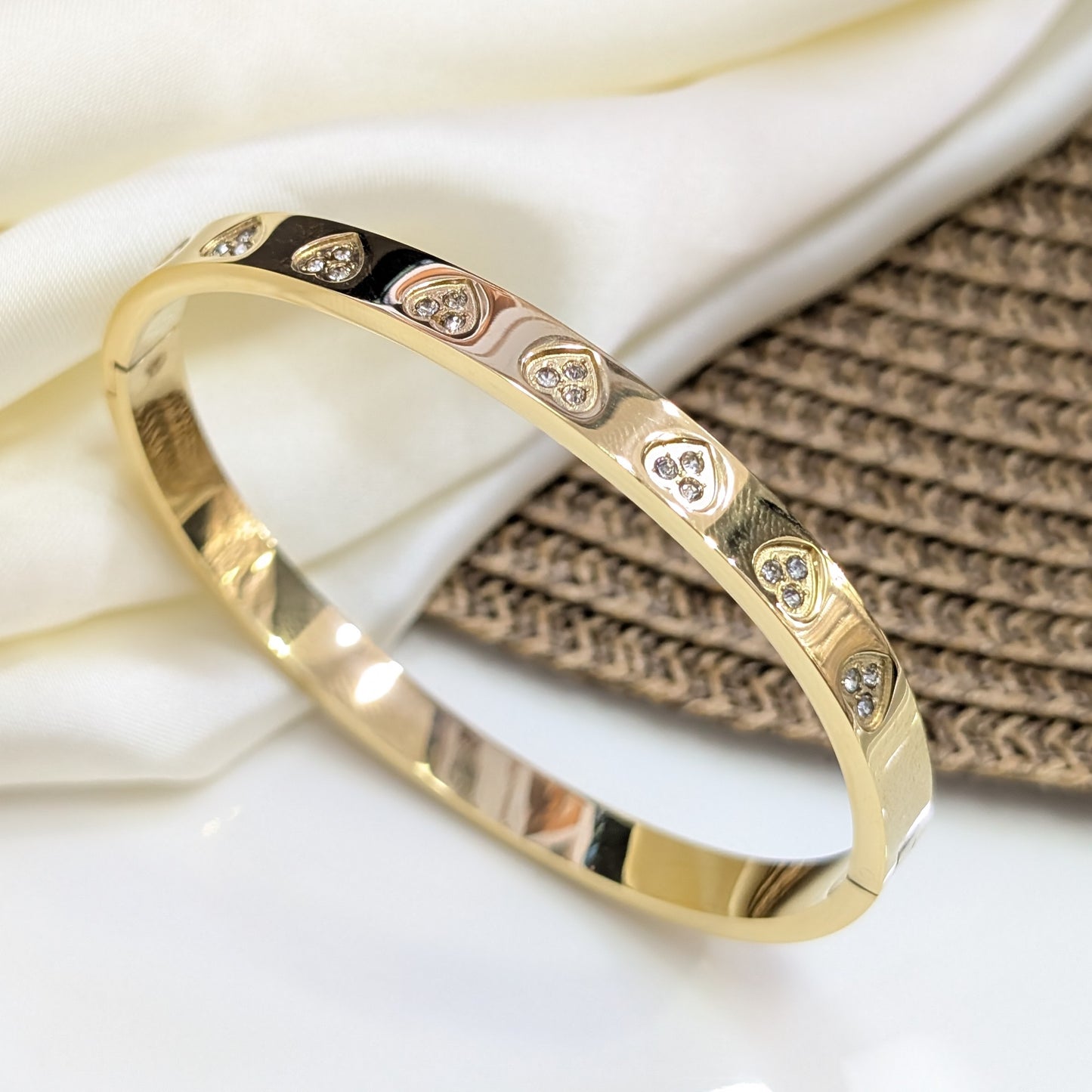 Golden Heart Handcuff