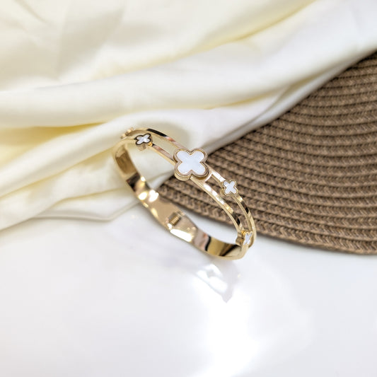 Clover Leaf Handcuff