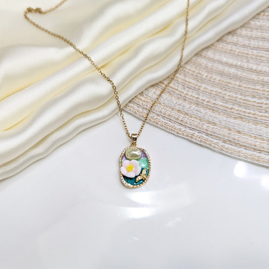 EMERALD MEADOW OVAL LOCKETS