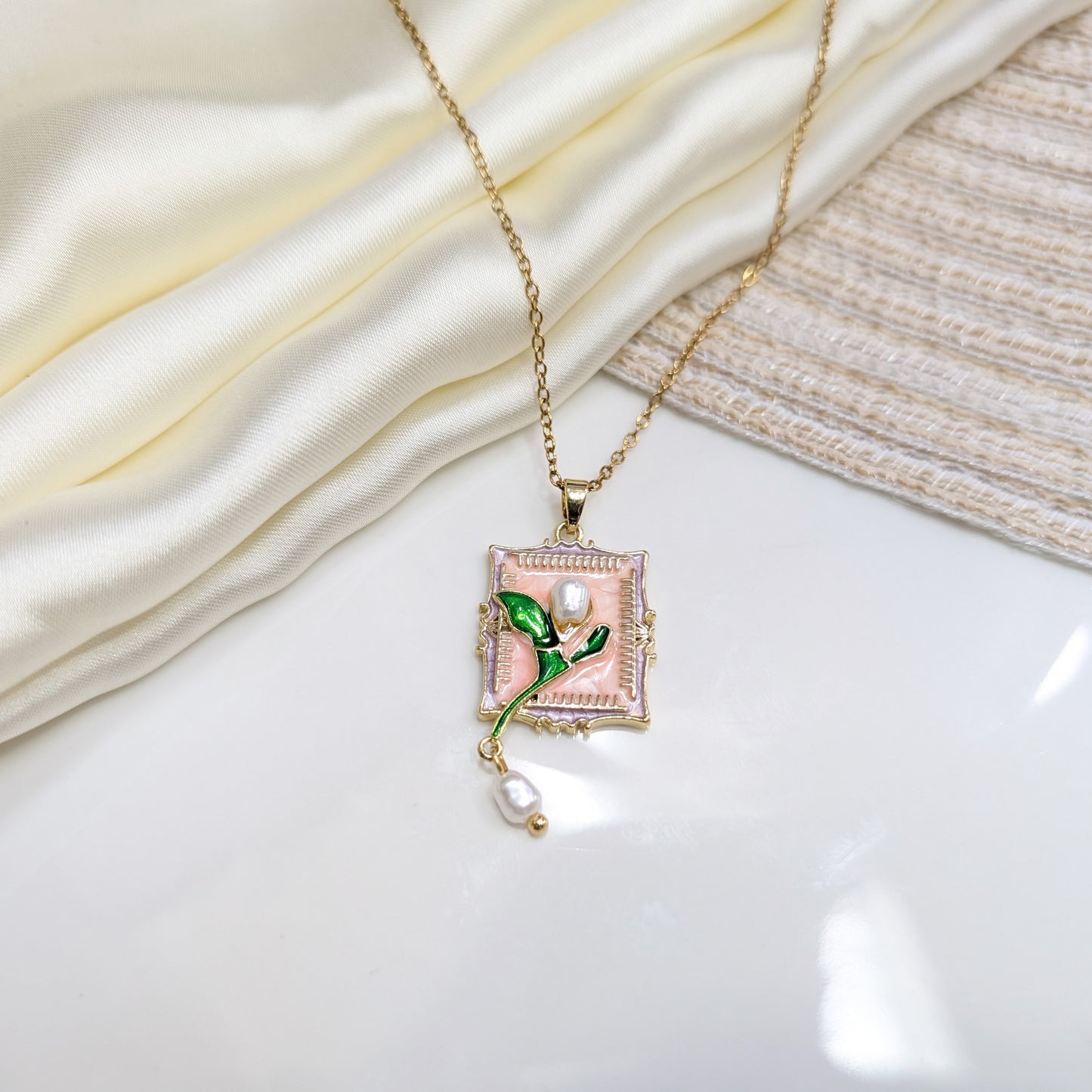 TULIP FILIGREE FRAME LOCKETS