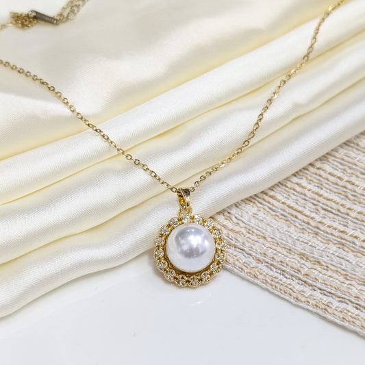 ROYAL PEARL HALO LOCKETS