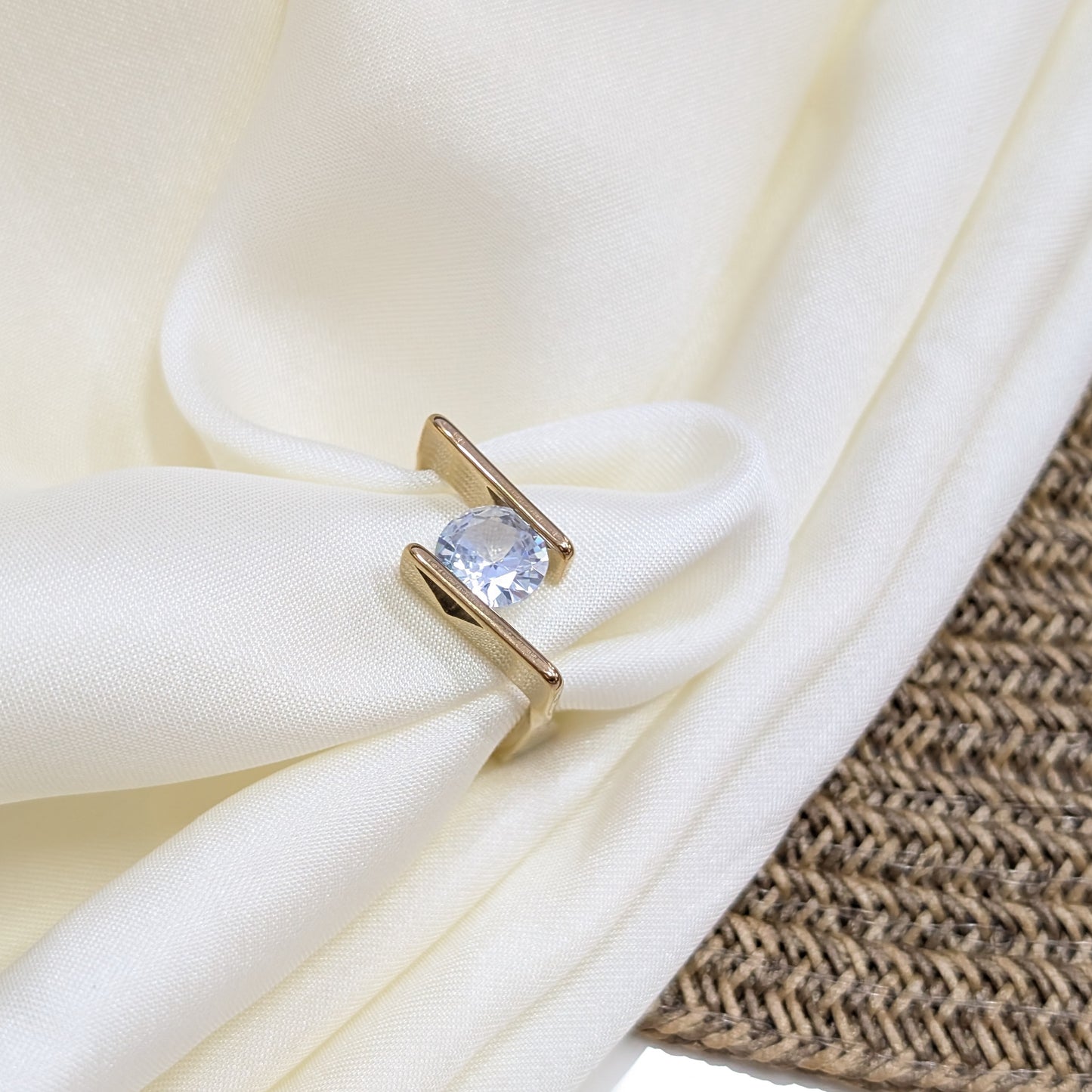 FLOATING ZIRCON PARALLEL RINGS