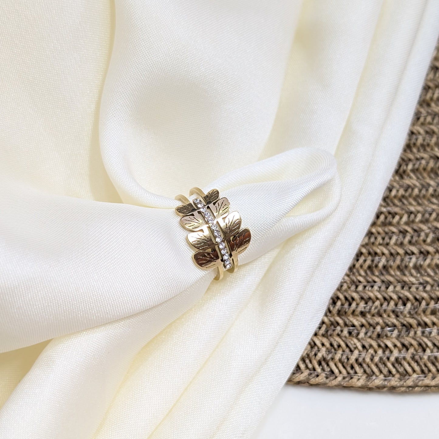 CRYSTAL LAUREL LEAF RINGS