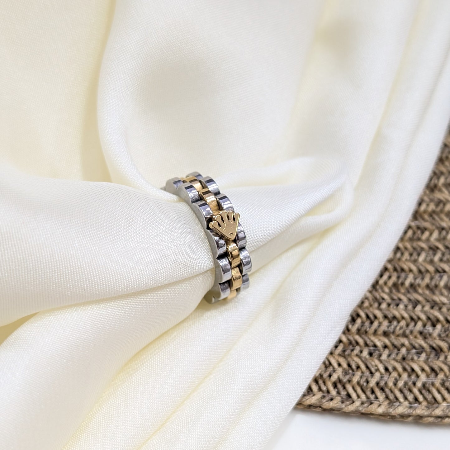 BICOLOR LINKED CROWN RINGS