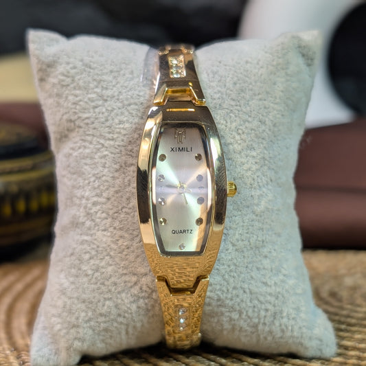 Elongated lustre watch